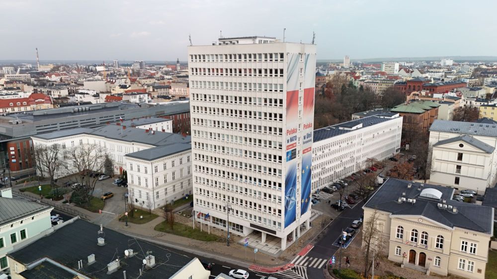 Biurowiec Urzędu Wojewódzkiego / Bydgoszcz